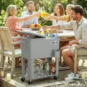 Outsunny Frigider de Grădină de 76L, Cărucior Portabil cu Raft, Deschizător de Sticle, Roți Blocabile, Recipient pentru Capace, Portabil pentru Băuturi, Bar, Grădină, Petreceri, Argintiu | Aosom Romania 