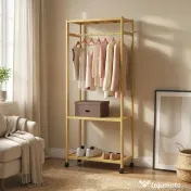 HOMCOM Cuier de Podea cu Bară și 4 Roți, Economisire Spațiu, Cuier din Bambus cu Rafturi Inferioare, pentru Dormitor, Hol, 70x35x175 cm, Lemn Natural | Aosom Romania 