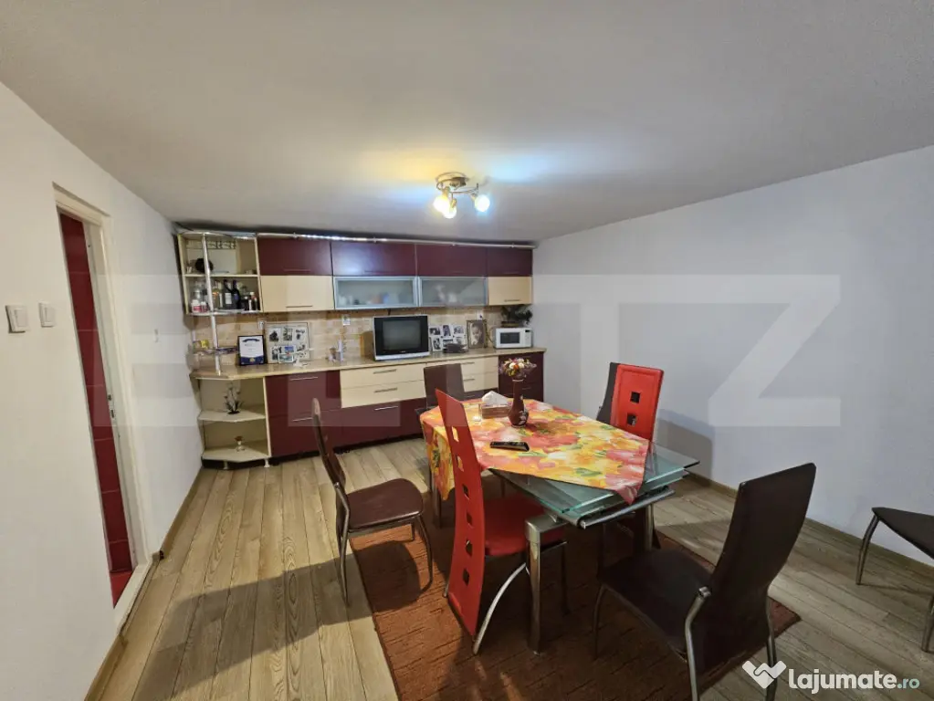 Casă de vânzare, 150 mp, teren de 870 mp, zona Piața - Se