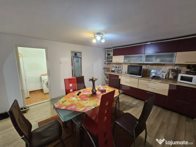 Casă de vânzare, 150 mp, teren de 870 mp, zona Piața - Se