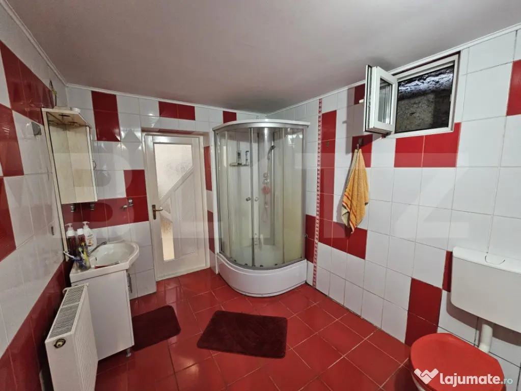 Casă de vânzare, 150 mp, teren de 870 mp, zona Piața - Se
