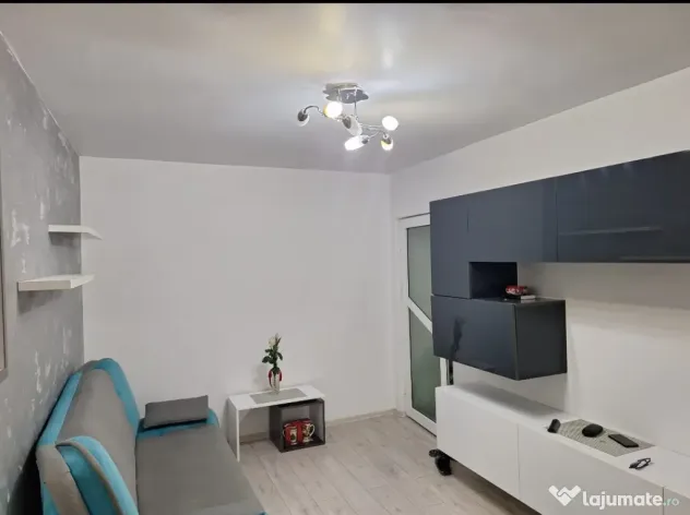 PROPRIETAR vând apartament