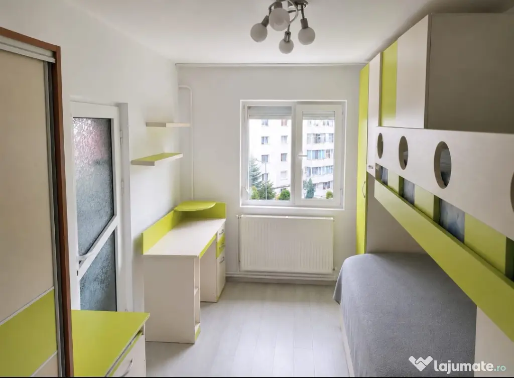 PROPRIETAR vând apartament
