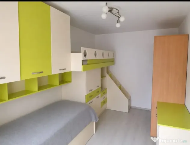 PROPRIETAR vând apartament