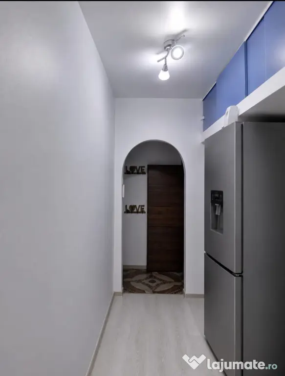PROPRIETAR vând apartament