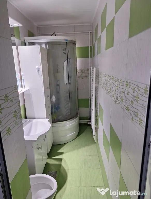 PROPRIETAR vând apartament