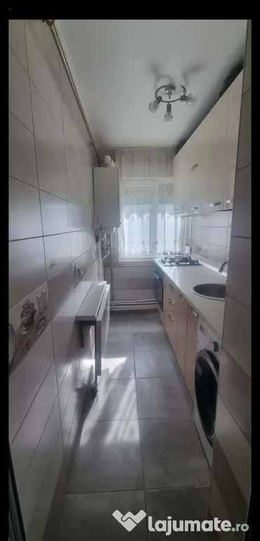 PROPRIETAR vând apartament