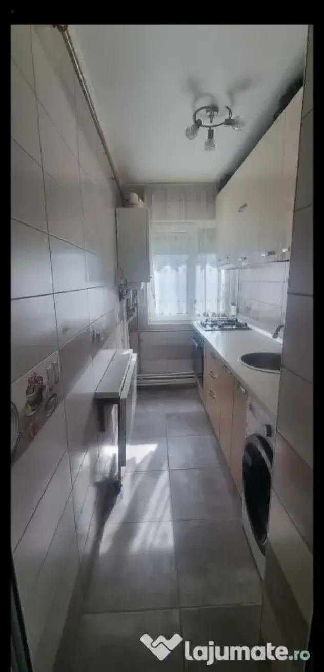 PROPRIETAR vând apartament