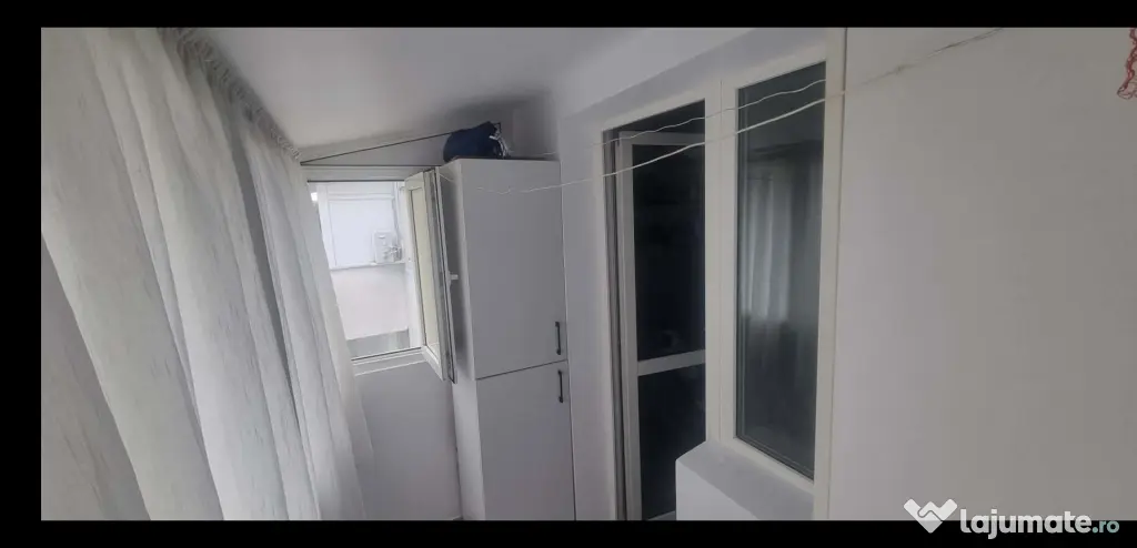 PROPRIETAR vând apartament