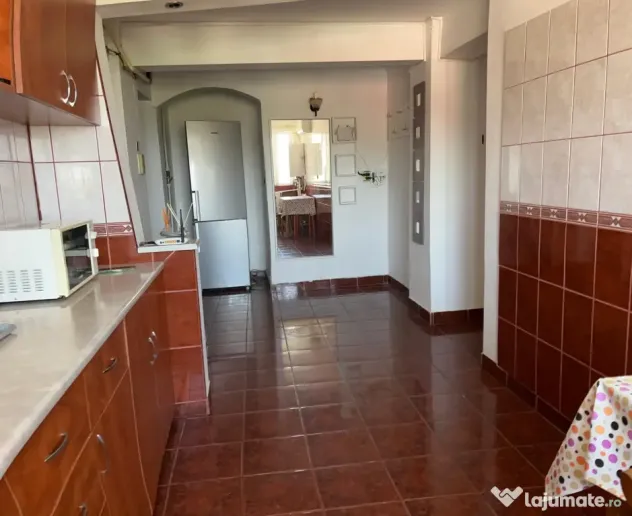 Vand apartament 3 camere Slatina