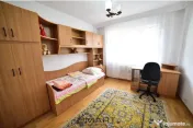 Apartament 3 camere decomandate zona Vasile Aaron 