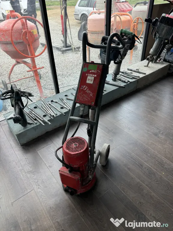 Închiriez șlefuitor de beton ,mai compactor,vibrator beton pe 220v sau pe bateri