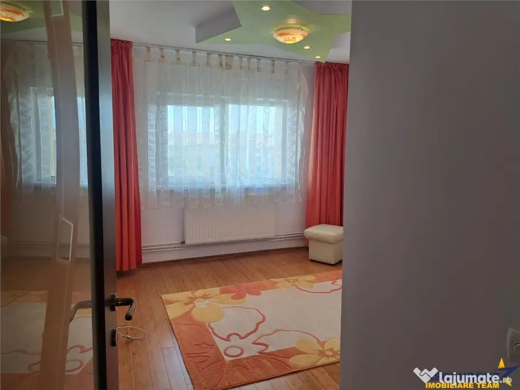 Apartament generos 3 camere de inchiriat, in zona apreciabil