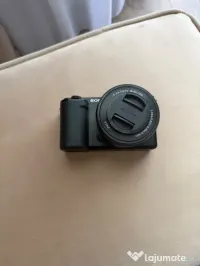 Sony ZV-E10,obiectiv kit, obiectiv 50mm  trepied, geantă 