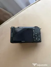 Sony ZV-E10,obiectiv kit, obiectiv 50mm  trepied, geantă 