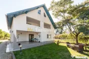Casa visurilor cu livada roditoare si gradina amenajata 