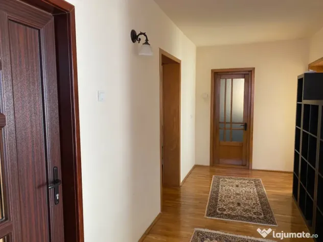 Casă spațioasă cu 4 camere, 120 mp, 2 terase și balcon ?