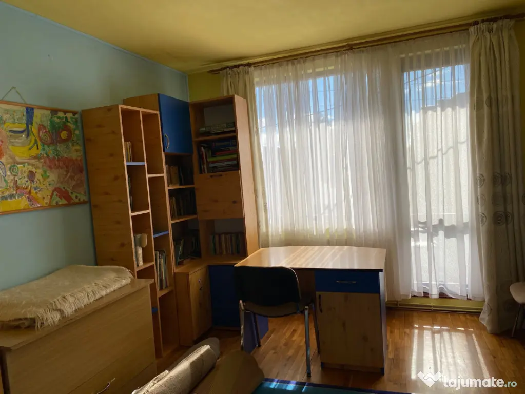 Casă spațioasă cu 4 camere, 120 mp, 2 terase și balcon ?