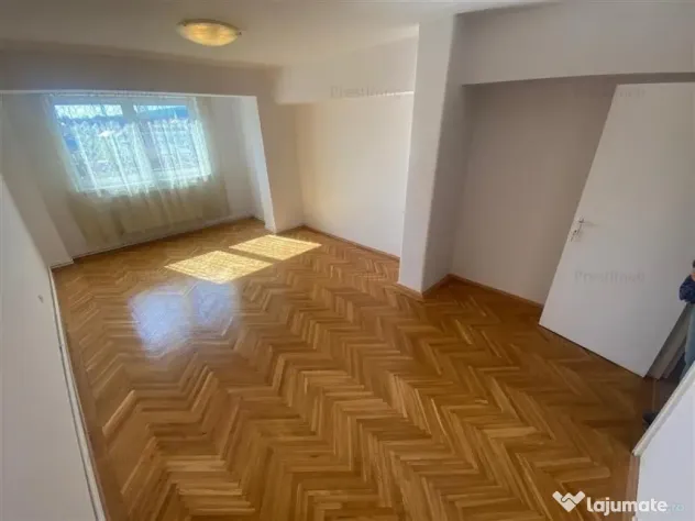 Vand apartament Ultracentral Tg. Mures apartament cu 4 camere și 2 bai