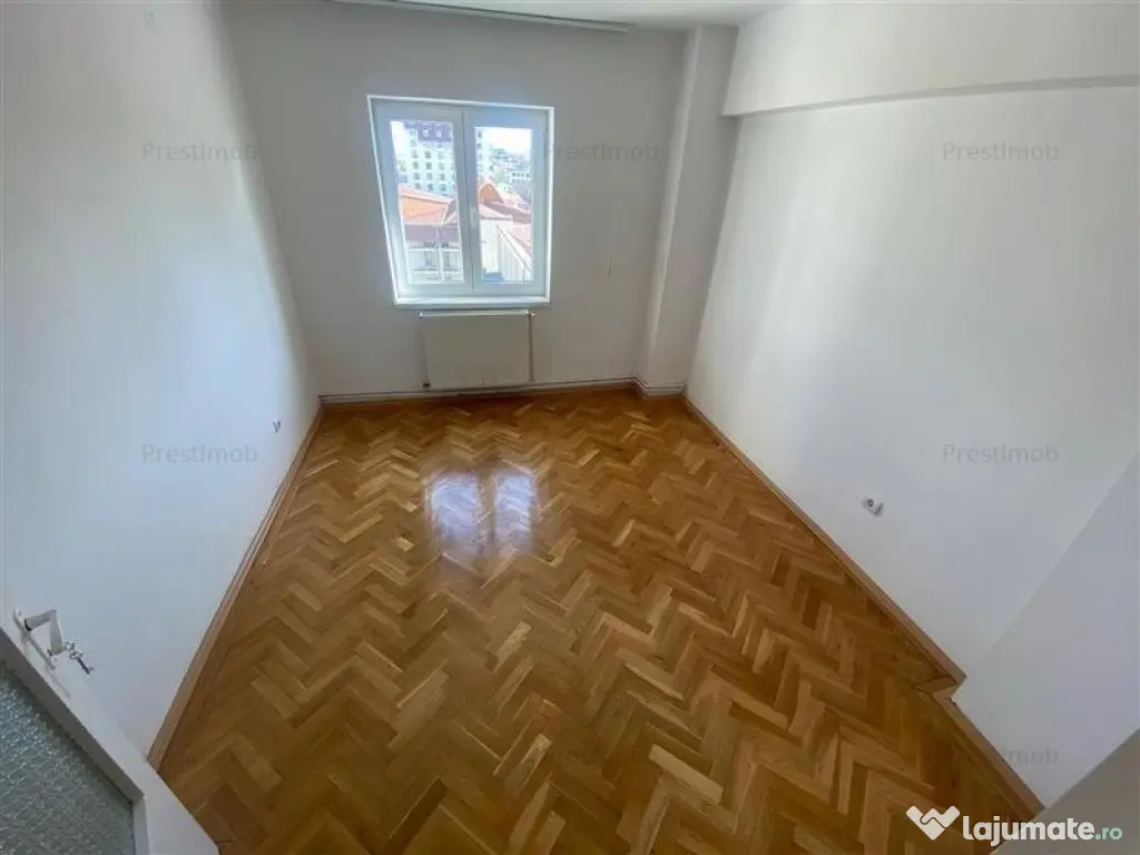 Vand apartament Ultracentral Tg. Mures apartament cu 4 camere și 2 bai