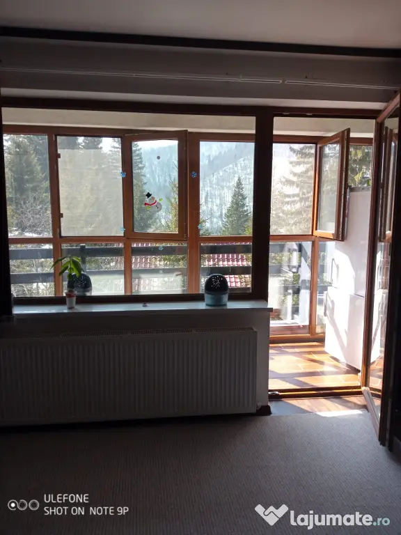 Apartament cu doua camere mobilat si utilat zona Semicentrala vedere munti - Busteni (Prahova)