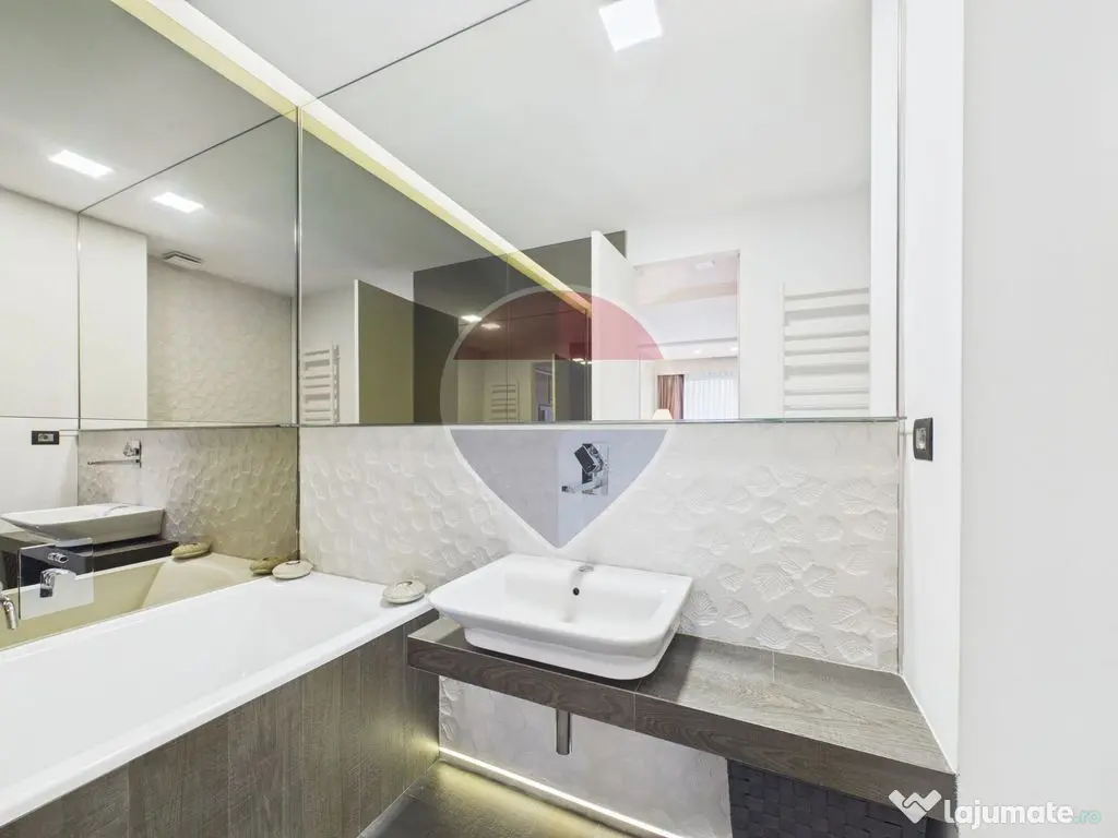 Apartament confortabil cu 3 camere de vanzare in Cortina ...
