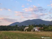 Teren intravilan 8.280 mp, utilități și construcții –