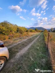 Teren intravilan 8.280 mp, utilități și construcții –