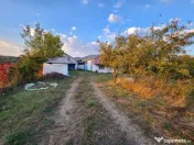 Teren intravilan 8.280 mp, utilități și construcții –