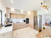 FILM 3D! Mai mult decat o casa: un camin construit cu sufle 