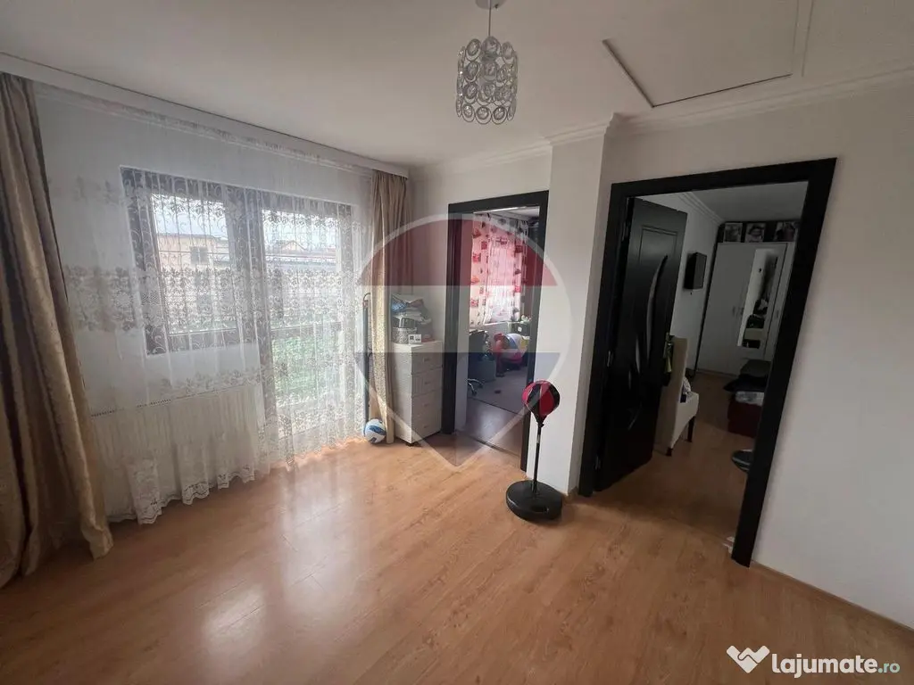 Casă 3 camere de vânzare în zona Tabacari