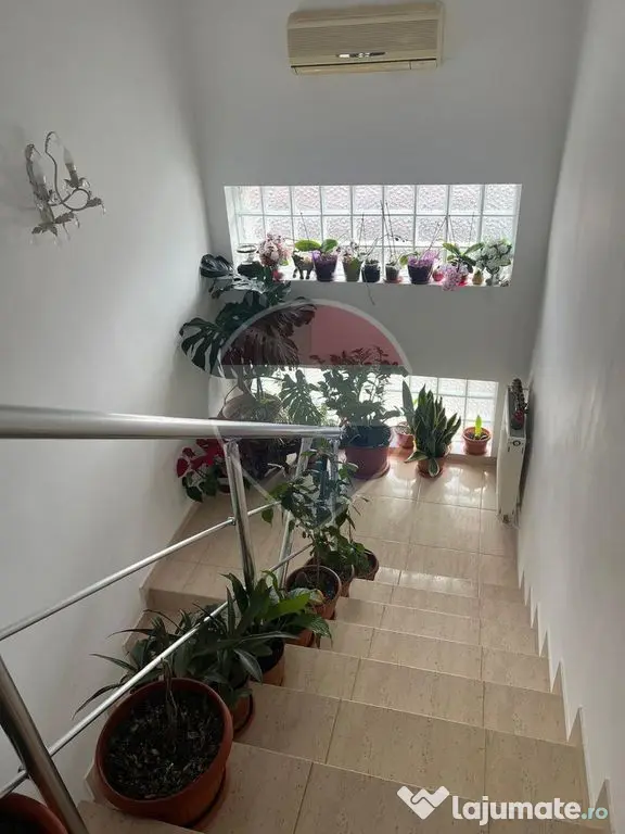 Casă 3 camere de vânzare în zona Tabacari