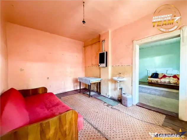 Casa cu potential, acces la din 2 strazi, 512 mp teren,