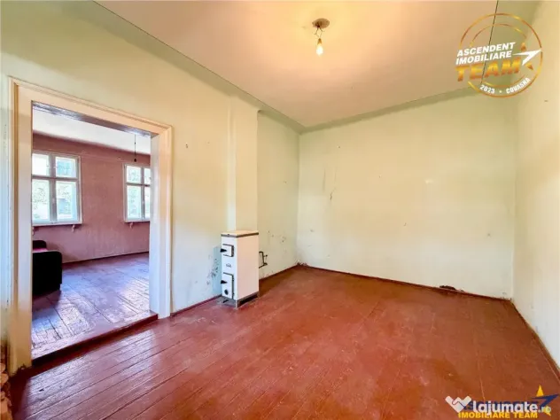 Casa cu potential, acces la din 2 strazi, 512 mp teren,