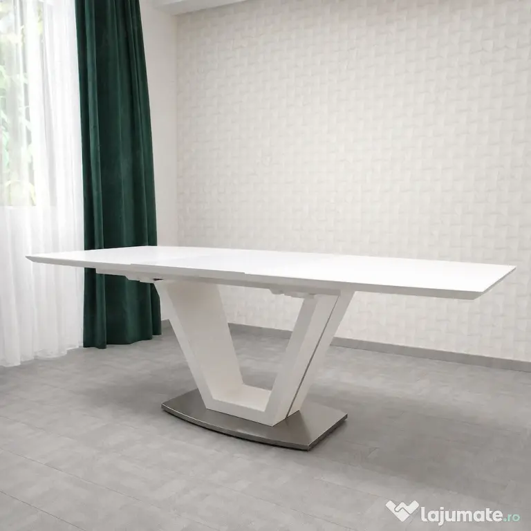 Masă extensibilă Kika, cu sticlă mată securizată stare impecabilă