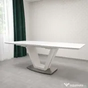 Masă extensibilă Kika, cu sticlă mată securizată stare impecabilă