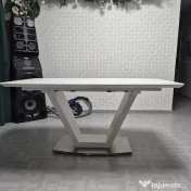 Masă extensibilă Kika, cu sticlă mată securizată stare impecabilă
