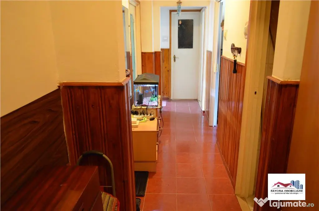 Ap. 3 Camere si 2 Bai cu Garaj de Zona Corina