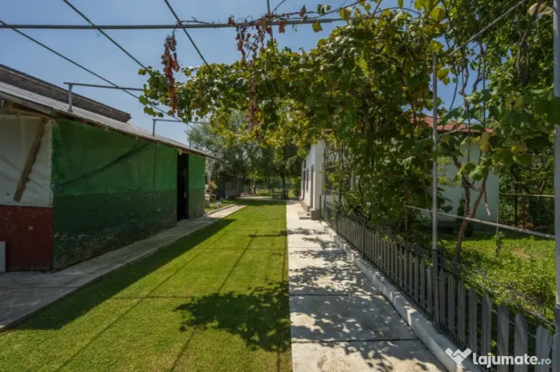 RACARI - DAMBOVITA, CASA PE PARTER 85 MP, LOT 2200 MP!