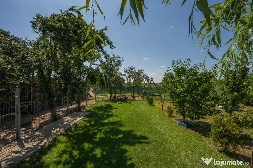 RACARI - DAMBOVITA, CASA PE PARTER 85 MP, LOT 2200 MP!