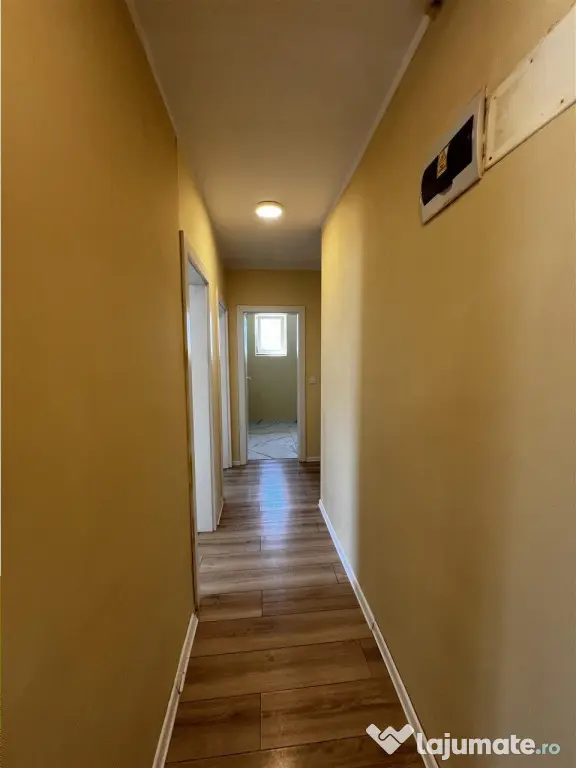 Spatiu comercial de 2 camere cu 2 bai 3 locuri de parcare zo