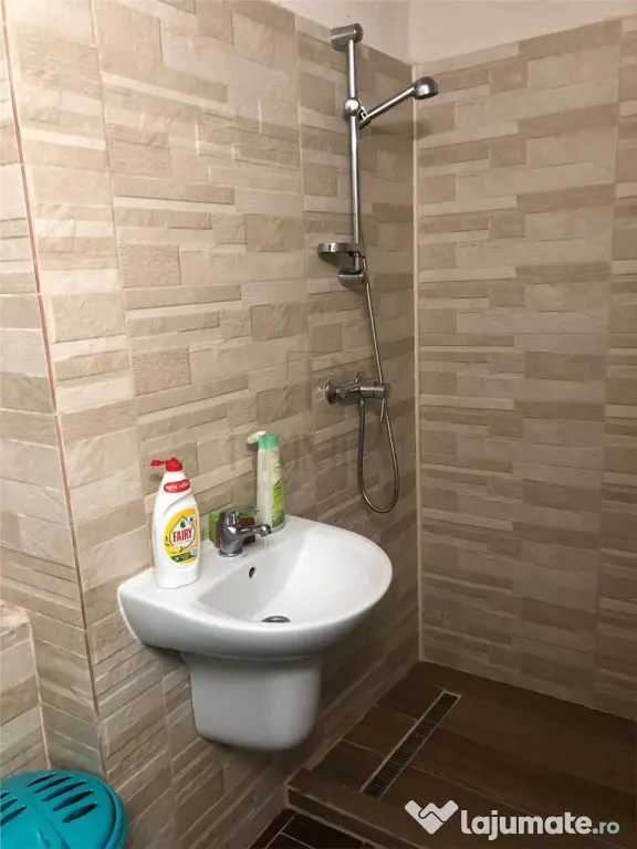 Spatiu comercial - semicentral - toate utilitatiile - 2 intr