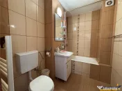 Luminos, decomandat, 3 camere, 2 bai, etaj2, Calea Sighi#537 
