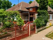 Casă tradițională cu teren de 950 mp și anexe, Zau de C? 