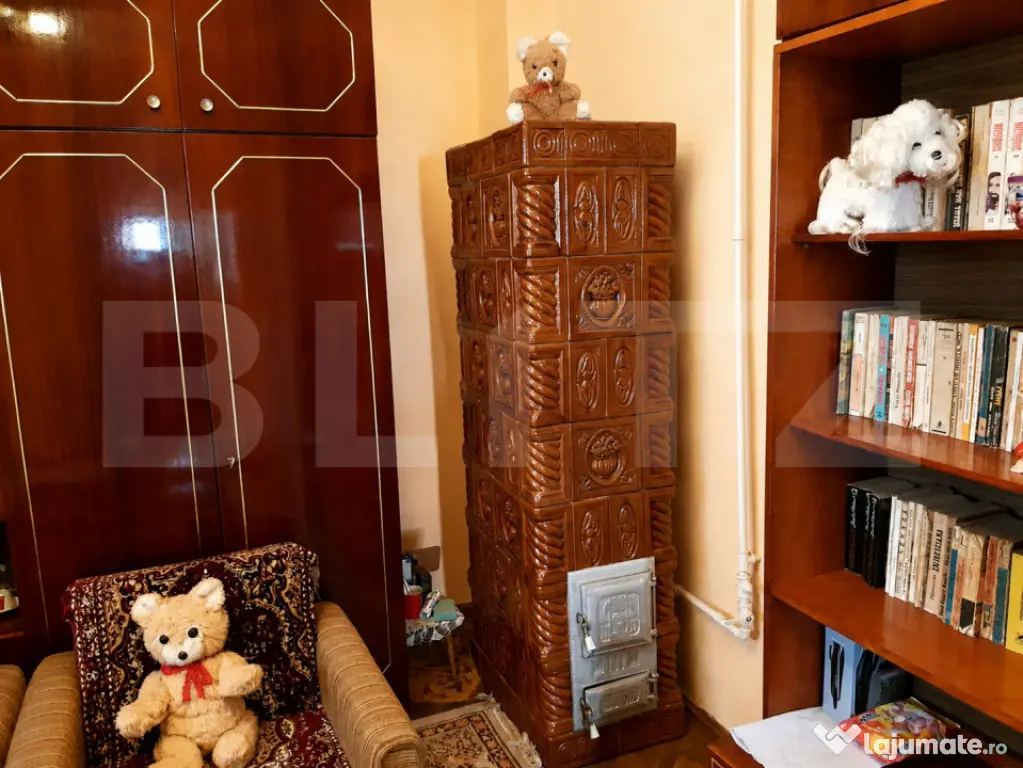 Casă tradițională cu teren de 950 mp și anexe, Zau de C?