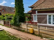 Casă tradițională cu teren de 950 mp și anexe, Zau de C? 