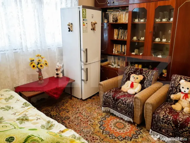 Casă tradițională cu teren de 950 mp și anexe, Zau de C?