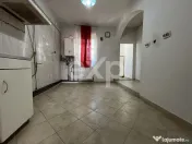 Apartament 3 camere dec 2 băi etajul 3 central Gaesti