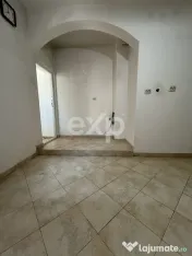 Apartament 3 camere dec 2 băi etajul 3 central Gaesti