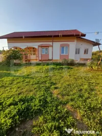 Casă din cărămidă cu teren generos de 4.717 mp | Dealu, 